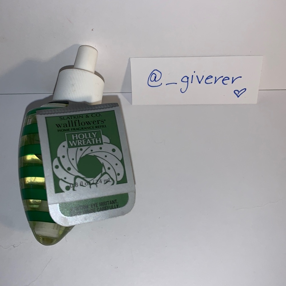 Holly Wreath Wallflower Refill Home Fragrance